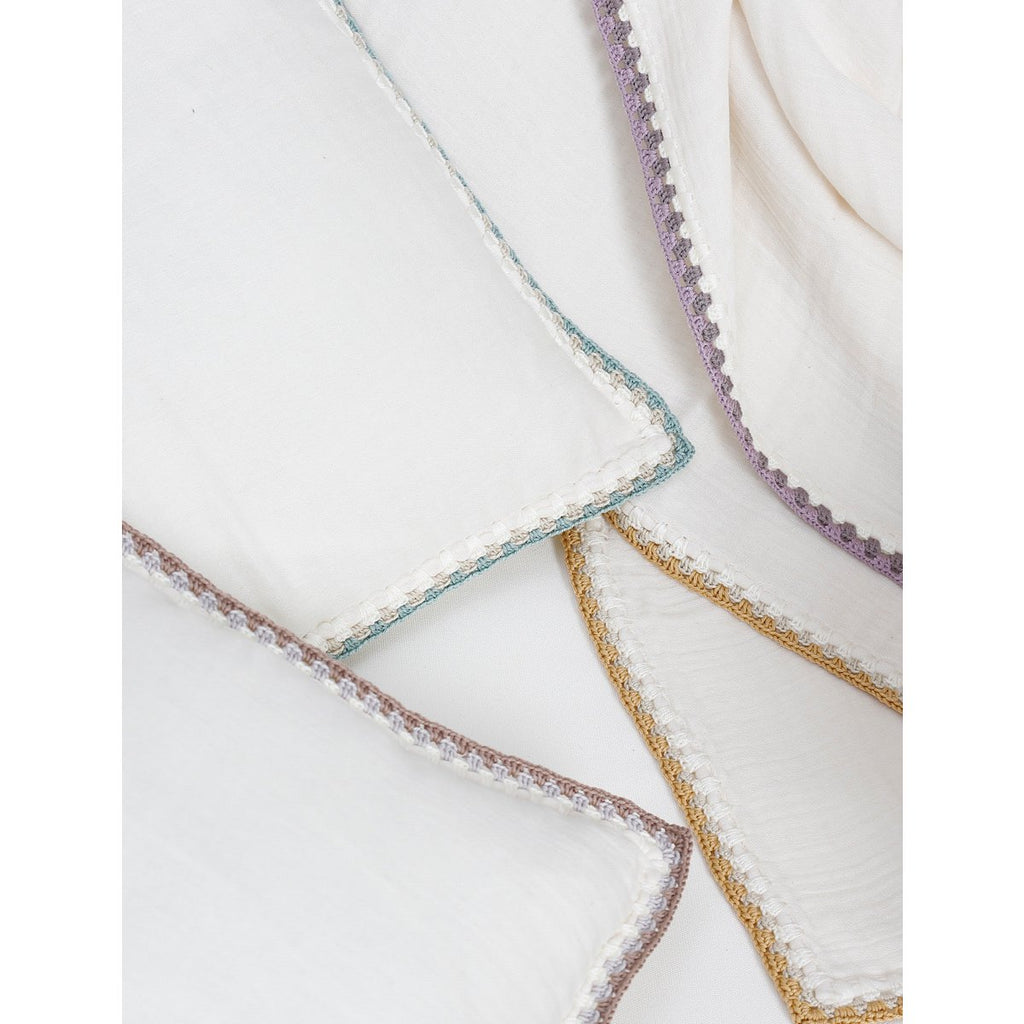 MOUSSELINE kussensloop gehaakt