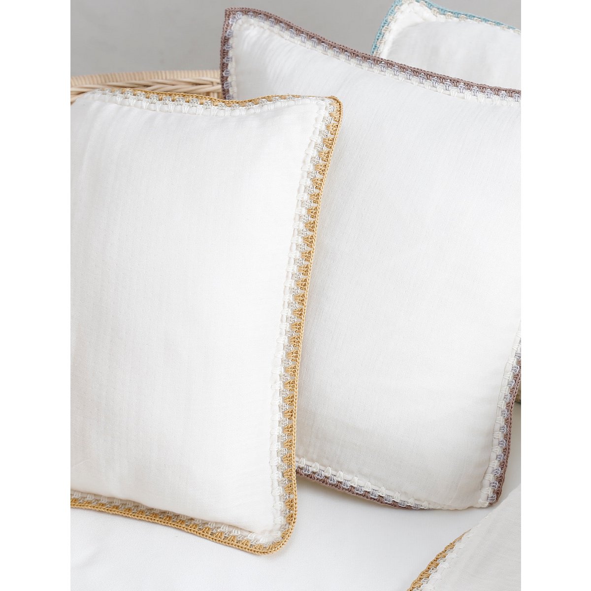 MOUSSELINE kussensloop gehaakt